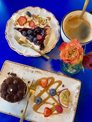 Cheese cake & vegan tiramisu   at Ziga in Verona