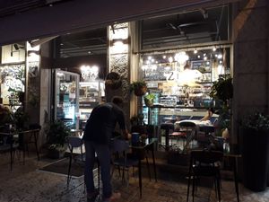 Outside sitting at Ziga in Verona