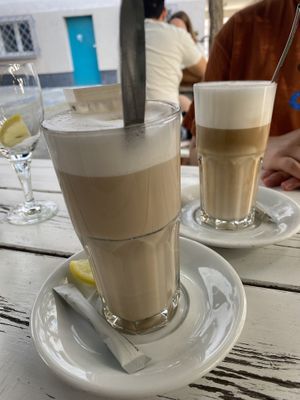 Soja und Hafermiöch möglich   at Roseli Cafe Bar in Frankfurt