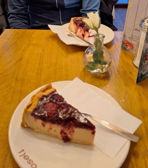 Veganer New York Cheese Cake at Roseli Cafe Bar in Frankfurt