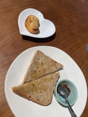 Palmier & toast with jelly at Óbio in Porto