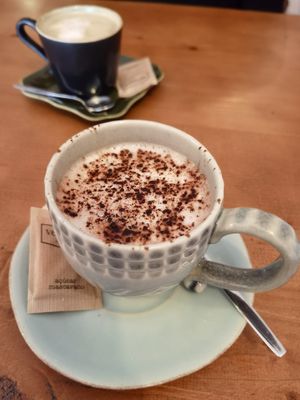 Bebida chocolate com bebida de aveia at Óbio in Porto