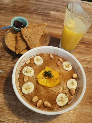 Vegan brunch at Óbio in Porto