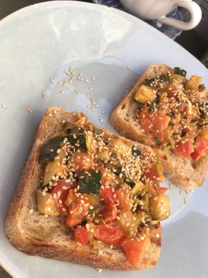 Green toast at Óbio in Porto