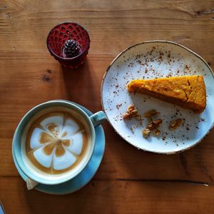 Vegan cake at Óbio in Porto