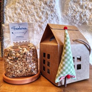 Vegan granola at Óbio in Porto