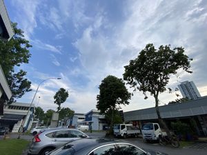 Carpark outside canteen at Xian Yuan 贤缘素食 in Northeast Singapore