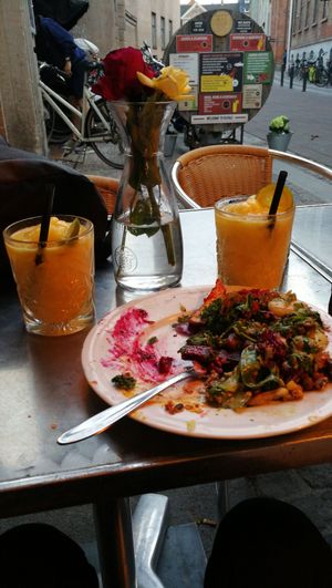 Veggie buffet wIth 2-for-1 cocktails at RizRaz - Kannikestraede in Copenhagen