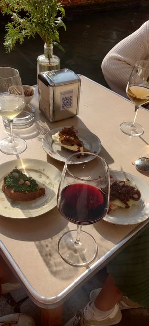 Crostinis: vegan pesto, goat cheese and Morlacco and aubergines at Sullaluna in Venice