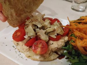 Puccia vegana por dentro at Sullaluna in Venice