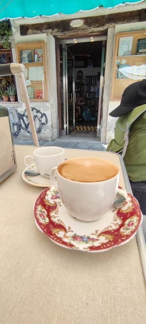 Cute cups of hazelnut cappuccino at Sullaluna in Venice