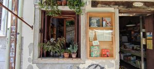 Cute bookshop vibe at Sullaluna in Venice