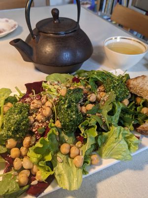 Salad with chickpeas at Sullaluna in Venice