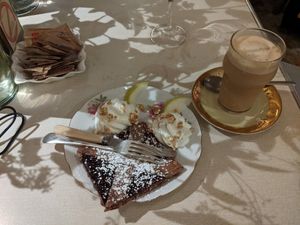 Forest Fruit Tart and Cafe Latte at Sullaluna in Venice