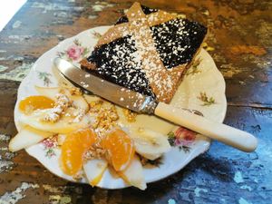 Vegan jam pie at Sullaluna in Venice