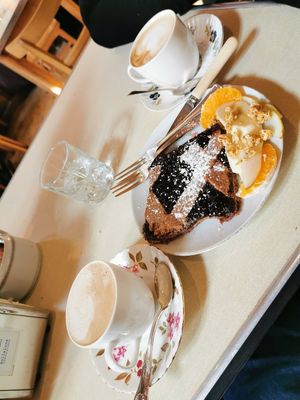 Vegan jam tart at Sullaluna in Venice