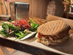 Puccini with cannellini beans and salad at Sullaluna in Venice