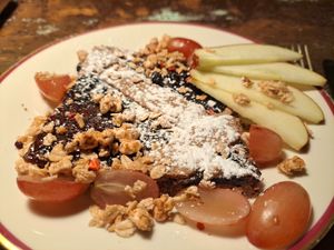 Vegan tart with fruit at Sullaluna in Venice