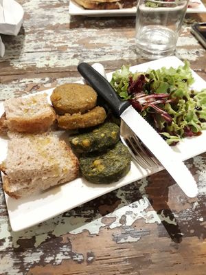 Lentil, spinach and chickpea falafels at Sullaluna in Venice