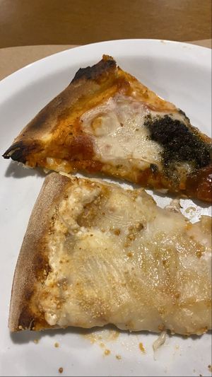 Quatro queijos (maravilhosa!!) e pesto (muito boa tb) at Fratelli Basilico in Sao Paulo