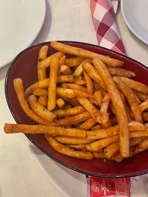 Las papas también son muy ricas. at Flour & Barley in Las Vegas