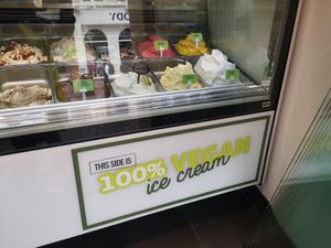 Vegan indication at Oyya in Bruges