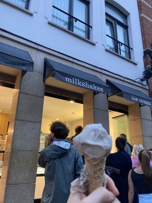 Vegan Oreo infront of the shop  at Oyya in Bruges