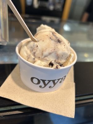Vegan Oreo  at Oyya in Bruges