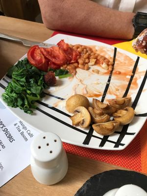 Fried bland tastes canned at Mango Cafe in Mijas