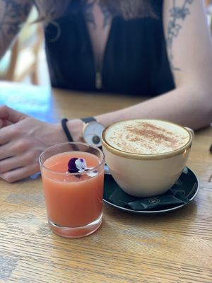 Tchai latte and the blackbird’s brunch juice  at Blackbird in Bruges