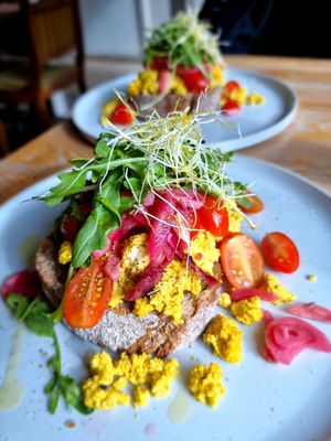 Scrambled tofu at Blackbird in Bruges