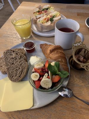 Lazy breakfast and breakfast bagel    at Blackbird in Bruges