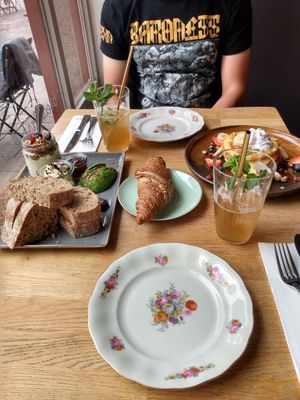 Plant Power Breakfast with hummus, jam, avocado, whole wheat bread, dark chocolate, Cherry Tomatoes and yoghurt with crunchy granola + American pancakes with fresh fruit, maple syr at Blackbird in Bruges