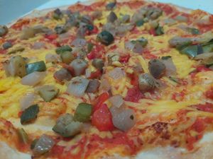 Pizza with grilled veggies at Aposto in Aachen