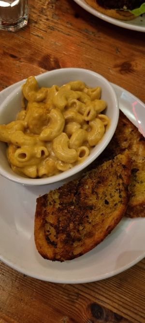Mac and cheese with g bread at The 78 in Glasgow