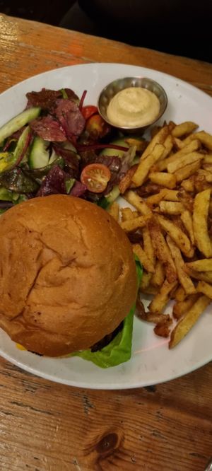 Cheeseburger and chips at The 78 in Glasgow