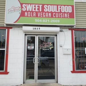 Hanging with my friend from Brulsy eating healthy at Sweet Soulfood in New Orleans