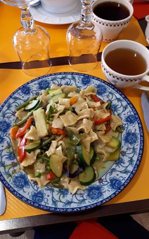 Thuk Ngoe (fresh noodles with sautéd vegetables) at Tibetain Lung-Ta in Lourdes