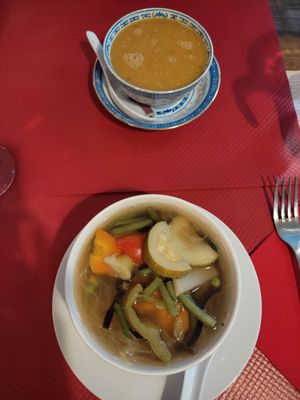 Legetables soup & Dahl soup at Tibetain Lung-Ta in Lourdes