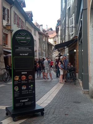 Street view at Greenpoint Burgers in Annecy