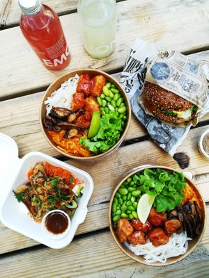 Asian bowls now available as well at Greenpoint Burgers in Annecy