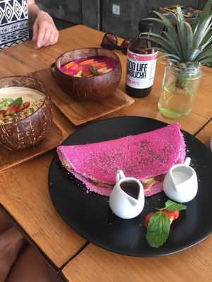 vegan smoothie bowls and tapioca wrap at Rosella in Pecatu