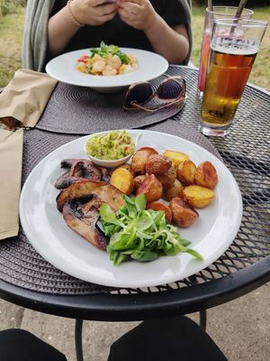 Portobello, potatoes and quacamole at Ctyri Sestry in Kutna Hora