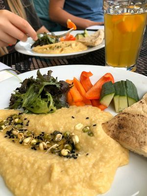 As a starter humus with veggies 🤗 at Ctyri Sestry in Kutna Hora