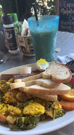 Vegan Buddha and Iced Chai with Oat Milk at Simon's Coffee House in Sarasota