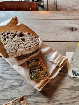 Bread came with butter - no plantbased butter available at De Republiek in Bruges