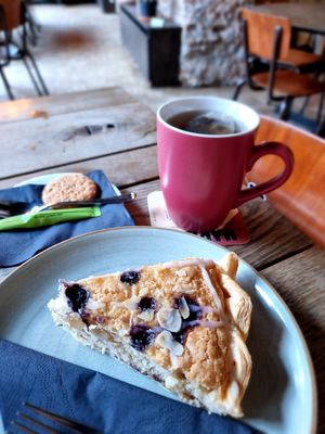 Pastry and tea at De Republiek in Bruges