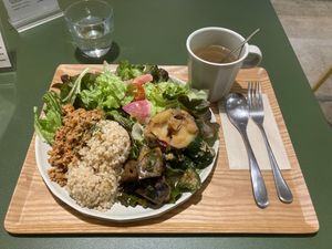 Vegan lunch set at L for You in Tokyo