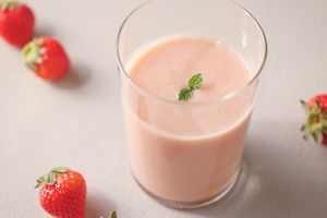 Amazake berry smoothie — organic seasonal berries blended with Japan's traditional fermented rice drink. Naturally sweet, dairy-free, no added sugar. A beauty boost in every sip. at L for You in Tokyo
