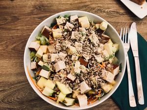 Salad „Indie” with mango, avocado, tofu and peanut sauce at Vegano Cafe in Krakow